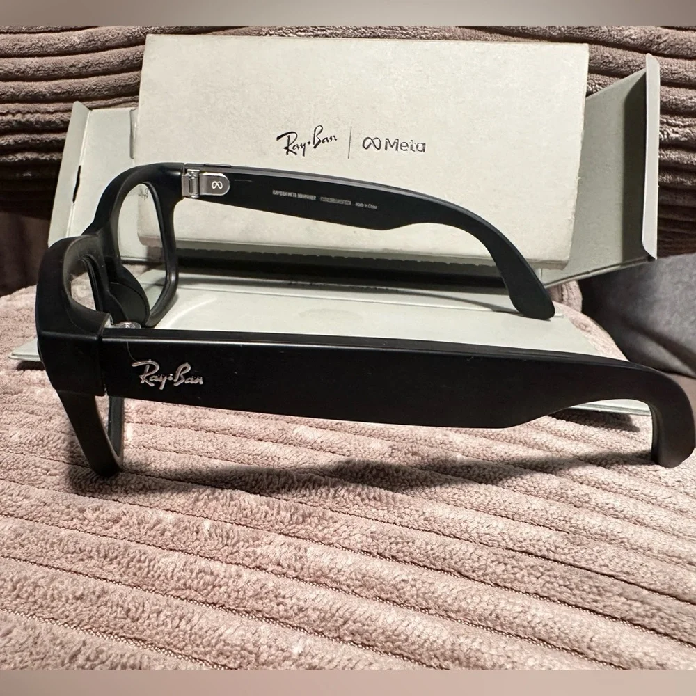 Ray-Ban Black Glasses with Brown Case